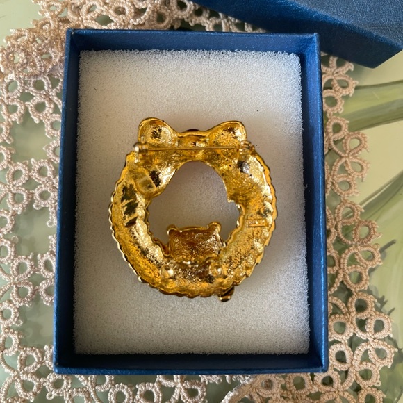 Christmas Teddy Bear Wreath Broach . 🎄 2/$24 - Picture 3 of 4